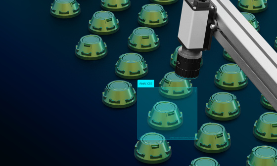 Contrôle de qualité par intelligence artificielle de pièces sur un tapis roulant.