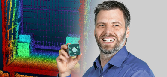 Patrick Schick, IDS Produktmanager, avec la caméra 3D Nion et un nuage de points.