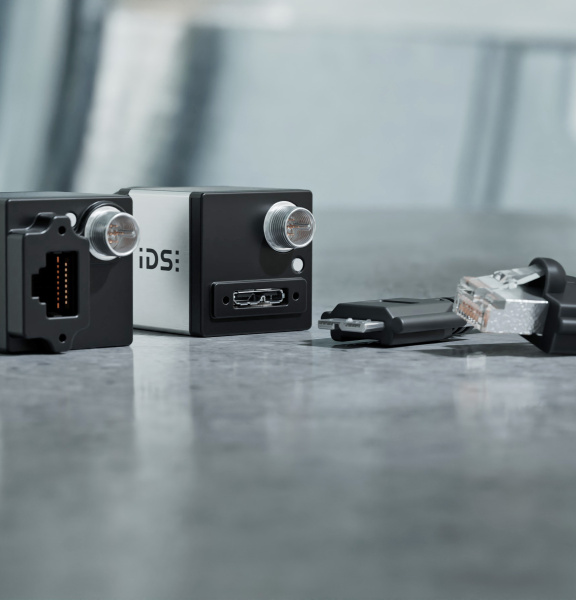 Caméras IDS avec ports USB et GigE et câbles adaptés