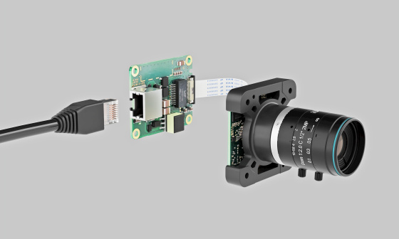 Carte fille compatible PoE, connectée à une caméra monocarte IDS et à un câble