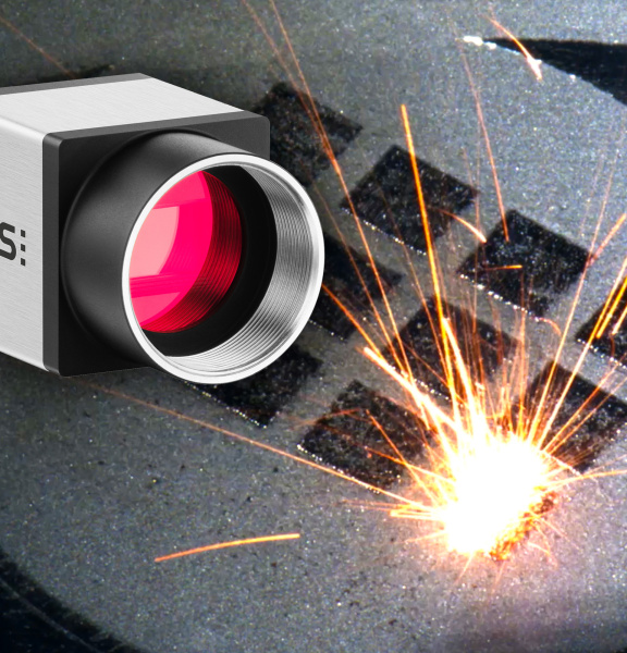 La caméra industrielle IDS capture le point du faisceau laser