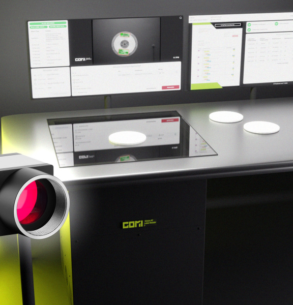 COMI Label Reader utilisé comme scanner de bureau, à gauche trois bandes LED jaunes, caméra uEye par devant.