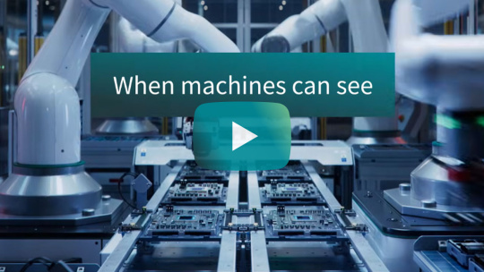 Bras robotiques, bouton de lecture de la vidéo et légende : « When machines can see »