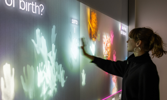 Mur multimédia interactif avec traitement d'images et visualisation des données en temps réel