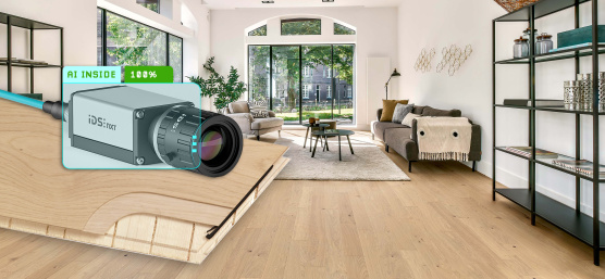 Pièce avec un parquet et une caméra IDS NXT sur une lame de parquet multicouche