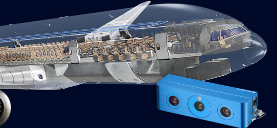 Partie avant d'un avion avec vue sur l'intérieur de la cabine, avec une caméra 3D Ensenso au premier plan.