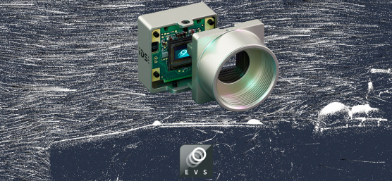 Caméra uEye EVS ouverte devant une capture d'écran sur laquelle le flux est visualisé.