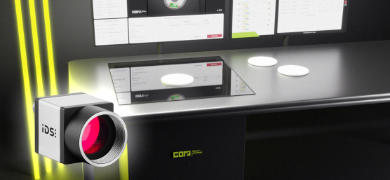 COMI Label Reader, 3 bandes lumineuses jaunes, caméra uEye à l'avant