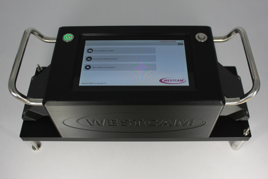 Appareil WESTCAM avec écran tactile, bouton d'alimentation vert et poignées métalliques