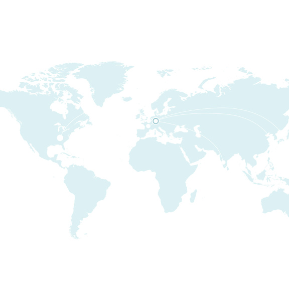Une carte du monde en arrière-plan montre les sites IDS.