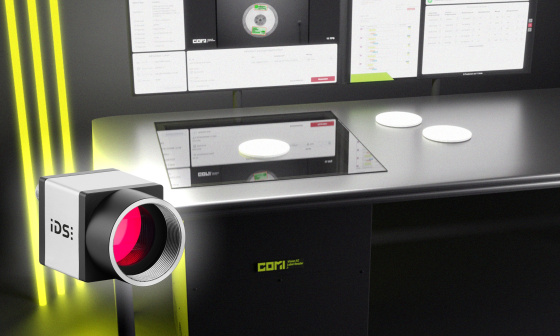COMI Label Reader, 3 bandes lumineuses jaunes, caméra uEye à l'avant