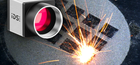La caméra industrielle IDS capture le point du faisceau laser