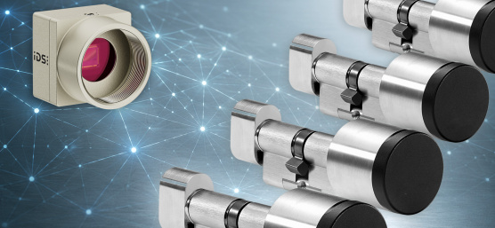 Caméra IDS uEye XCP avec plusieurs cylindres de serrure métalliques