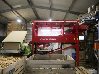 Zone d'inspection de Farmsort.one équipée de caméras pour le tri des pommes de terre.