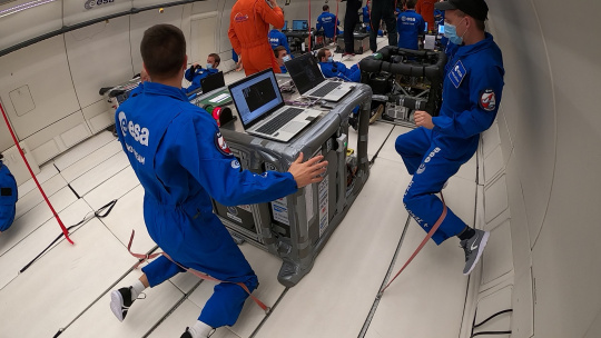 Pendant le vol parabolique du programme esa FYT, l'apesanteur règne pendant 20 secondes [Images AIMIS-FYT]