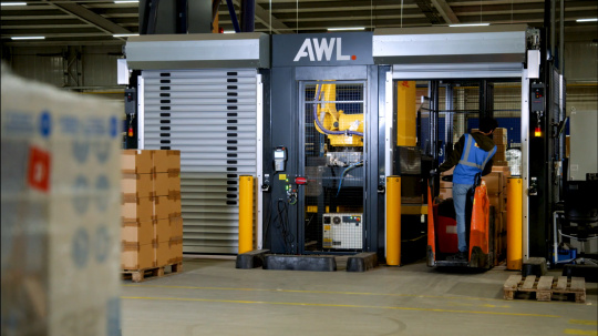 Paquets avant dépalettisation par le système robotisé AWL