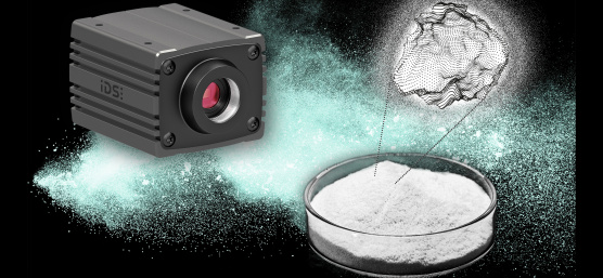 uEye Warp10 à côté d'une boîte de Pétri avec un échantillon de matériau à grain très fin et nuage de points d'une particule