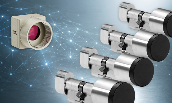 Caméra IDS uEye XCP avec plusieurs cylindres de serrure métalliques