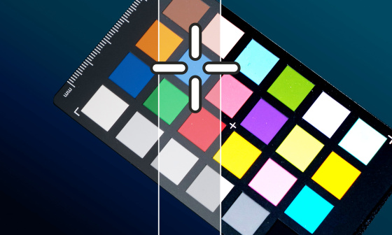 Sur une palette de couleurs, le bleu est marqué par une croix.