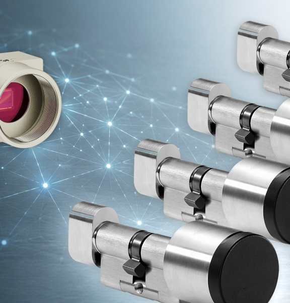 Caméra IDS uEye XCP avec plusieurs cylindres de serrure métalliques