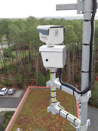 Vue du système PARATRONIC sur la forêt
