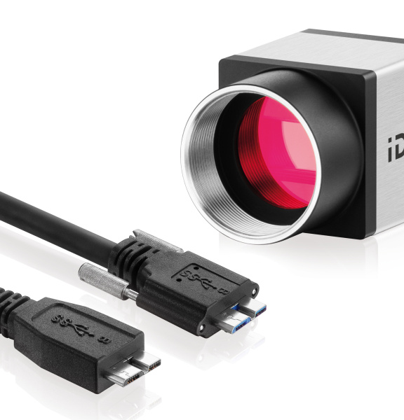 2 câbles USB 3.0 Mico B mâle se trouvent devant la caméra uEye