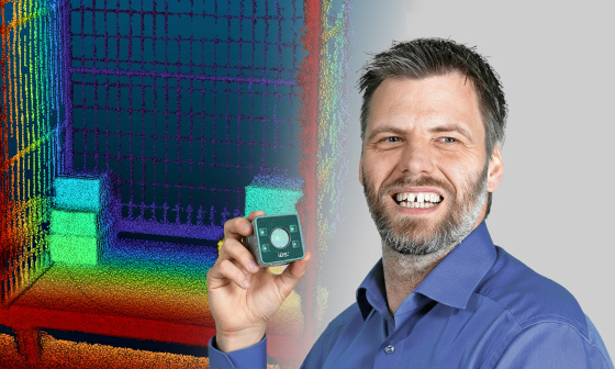 Patrick Schick, IDS Produktmanager, avec la caméra 3D Nion et un nuage de points.