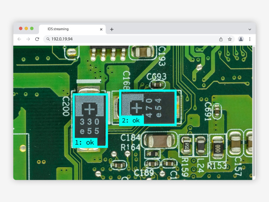 Capture d'écran du logiciel avec l'analyse d'image d'une carte électronique